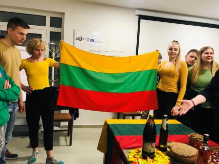 V Peterlougu so bili mladi udeleženci projekta iz programa ERASMUS + 9